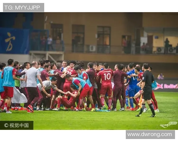 上港与富力激战三月十八日精彩集锦回顾与赛后分析